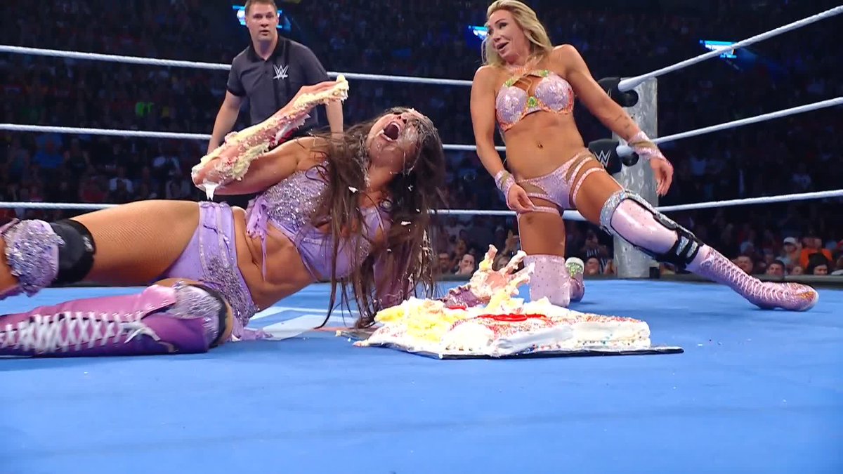 Chelsea Green terminó embarrada de pastel 😳 #SmackDown