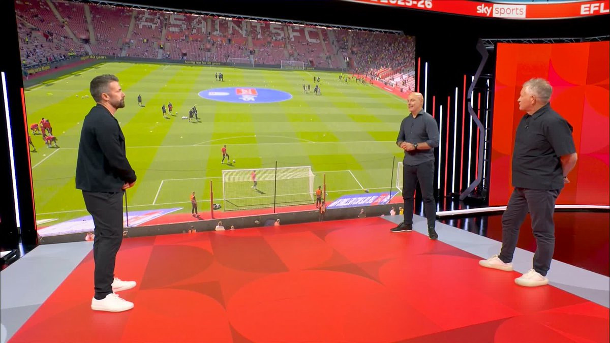 Howard Webb explains the new 8 second rule for goalkeepers to release the ball ⚽️