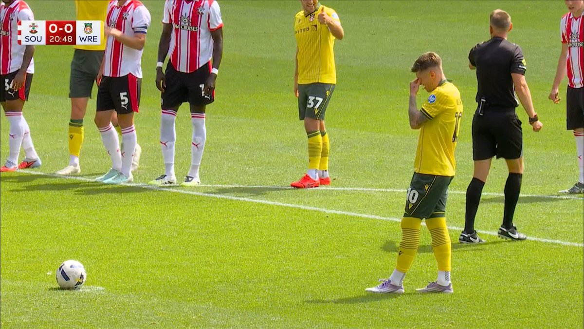 Josh Windass from the spot! 🎯 Wrexham have their first goal in the second tier in 43 years 🔥