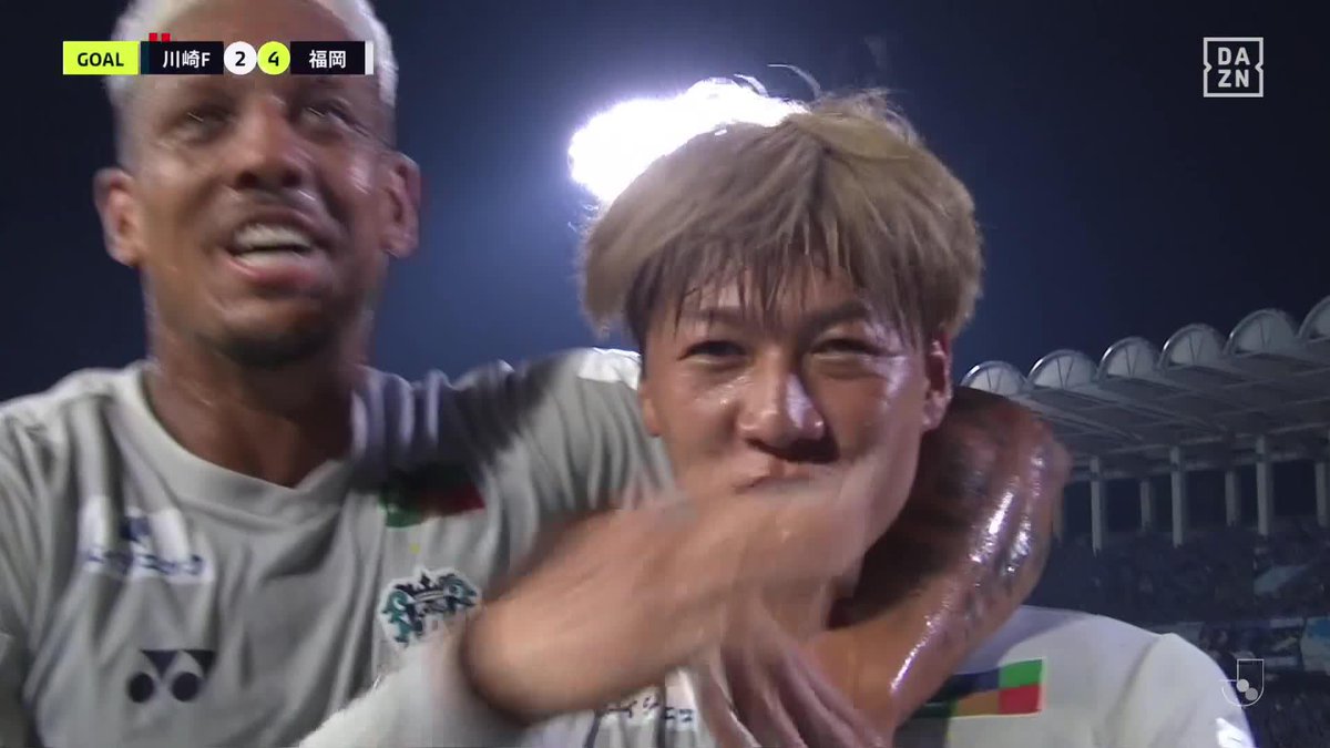 素晴らしいコンビネーション👍 名古の縦パスを受けた #碓井聖生 が完璧なターンから 相手DFの股を抜く技ありゴール！ 福岡がリードを広げる！ 🏆明治安田J1リーグ第25節 🆚川崎F×福岡 📺#DAZN LIVE配信中 #Jみようぜ #Jリーグ #川崎F福岡