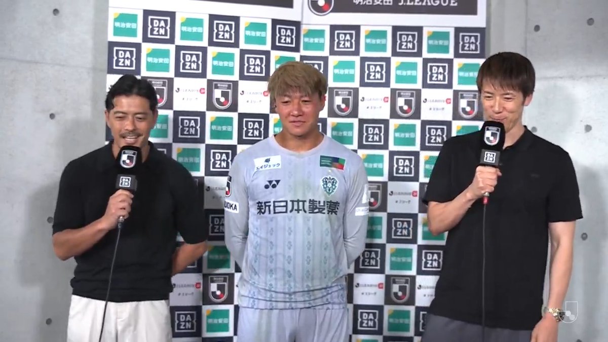 アビスパ福岡・碓井 聖生選手が試合後、インタビュー対応🎤 「金森選手がメルボルンシティFCに移籍してしまったので一緒に最後戦えなかったので・・・」 / 明治安田J1リーグ注目試合を #ピックアップマッチ として 充実した内容でお届け! \ ✅ KO30分前からスタジアムの熱狂をお届け ✅ W解説で充実のコメンタリー ✅ 試合後は解説者による選手インタビュー DAZN Japan #Jリーグ公式映像 #DAZN #Jリーグ