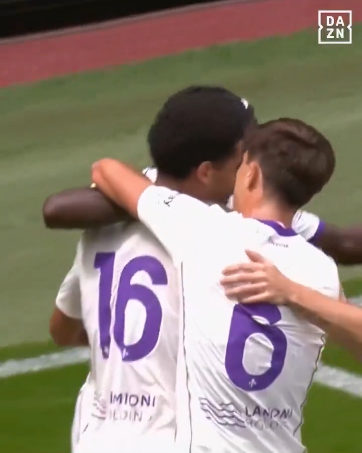 #ManchesterUnitedFiorentina si decide da calcio d'angolo 1️⃣➖1️⃣ Prima Sohm che segna al debutto, poi l'autogol di Gosens ❌ #DAZN