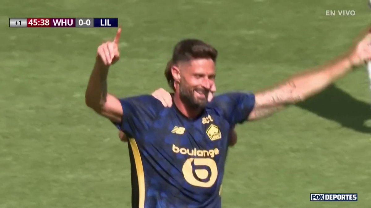 Olivier Giroud, that's just lovely 🤩 The 38-year-old Frenchman winds back the clock in a return to London with Lille 🇫🇷