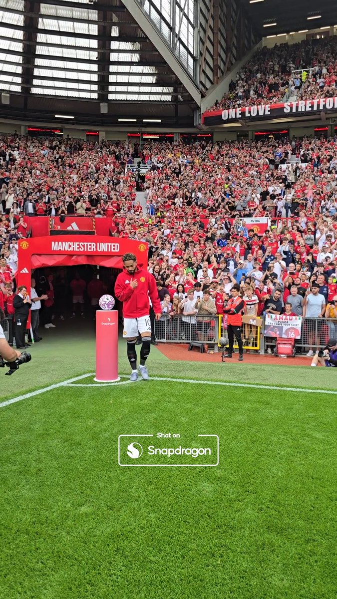 Unveiling our summer signings at Old Trafford 😍 🤳 Snapdragon x #ShotOnSnapdragon