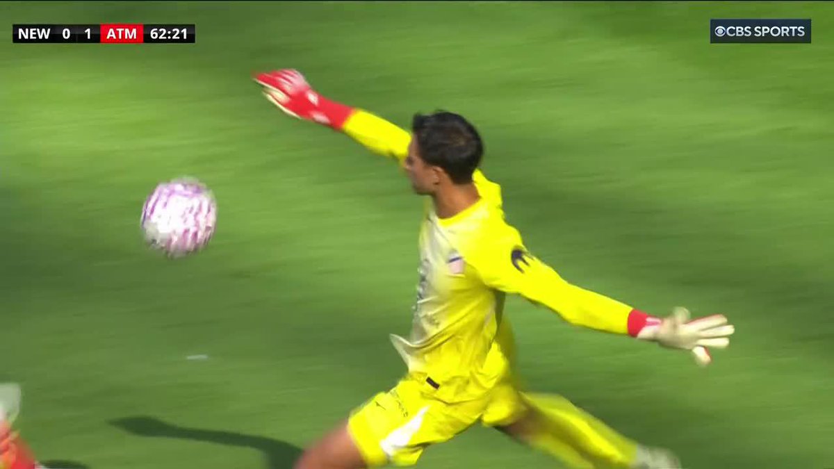 Antoine Griezmann had no trouble scoring from there 📐😤