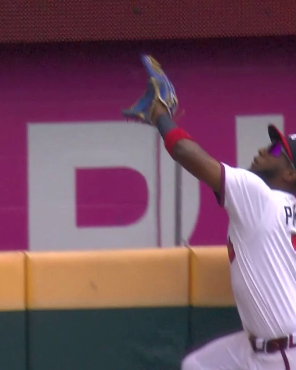 ROBBED HIM OF A HOME RUN 🤯 🤯 🤯 JURICKSON PROFAR WITH A CATCH OF THE YEAR CANDIDATE 🔥 (via Atlanta Braves, Braves On FanDuel Sports Network)