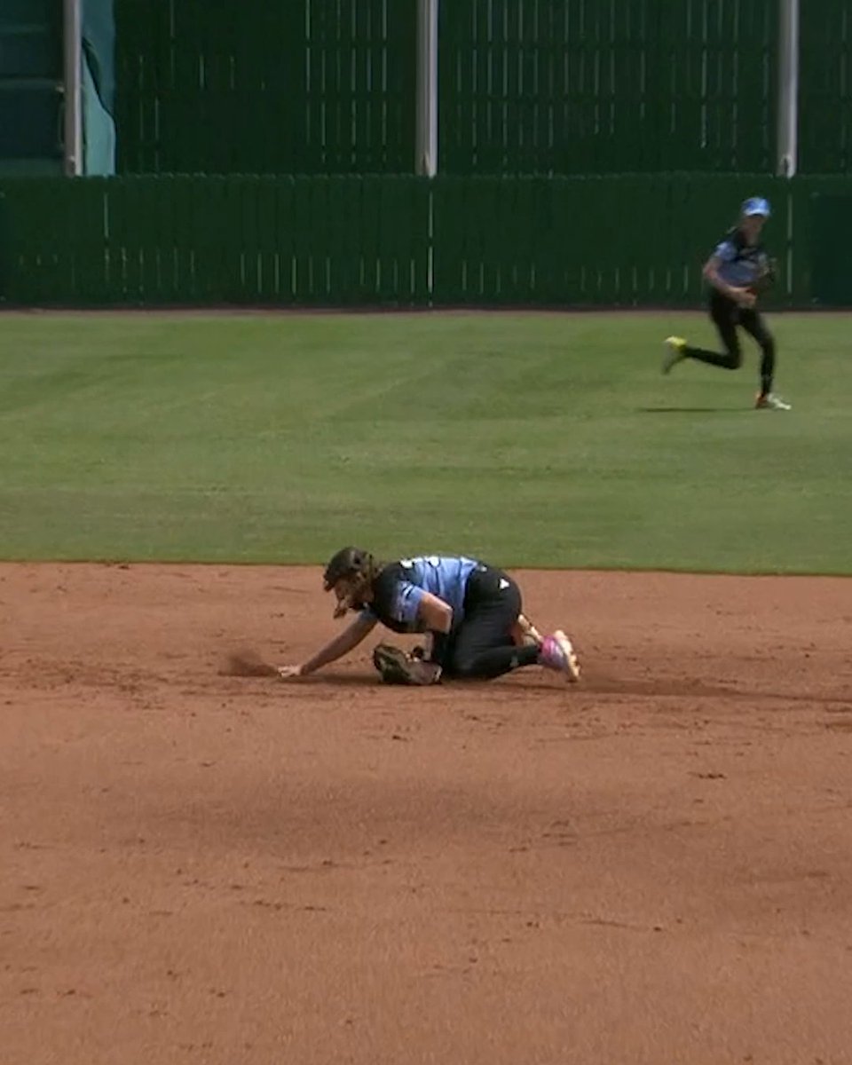 She made the throw from her knees 🎯 📺: LLSWS - Orange Championship now on ESPN and ESPN+