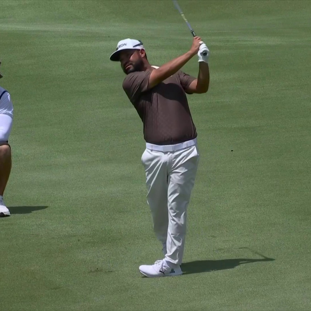 J.J. Spaun with an absolute DART on this approach shot. 📺 NBC and Peacock | @FedExCup