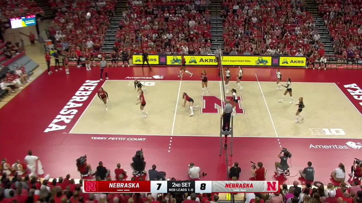 "BODIES FLYING EVERYWHERE." Settle in and grab your popcorn for this play 🍿🤯 #GBR