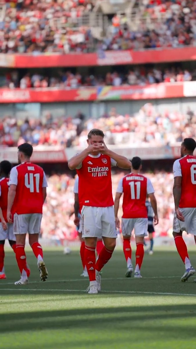 La célébration qui va hanter la Premier League cette saison ? 🇸🇪🎭