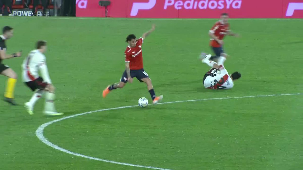 #Independiente Armani va a romper. No tiene idea cómo mierda poner el cuerpo. Sabía que no tenía chance. Acá hay otra cámara.