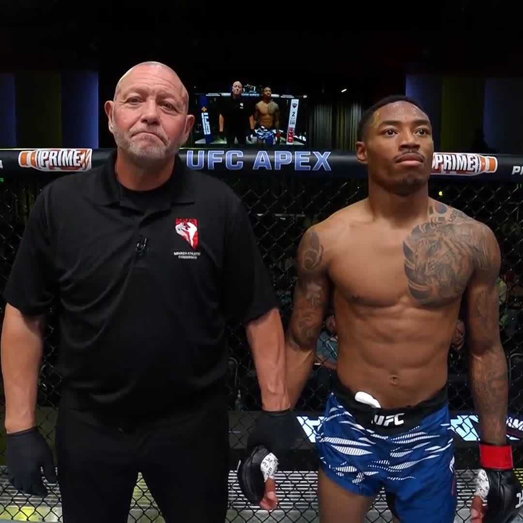 エライジャ・スミスはUFCの歴史上15回目となるスラムでのKO勝ちを収めた📝 UFC News より