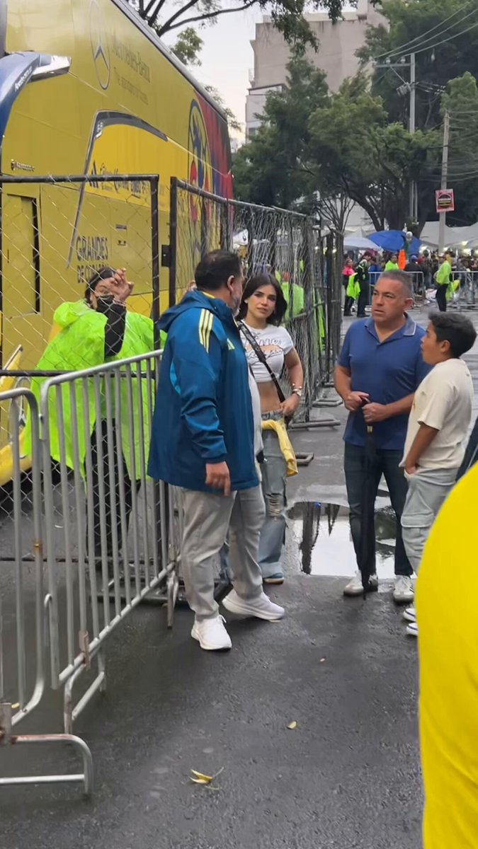 Eso sí es amor 🥰 Alana siempre apoyando a Sebastián Cáceres 👏🏻