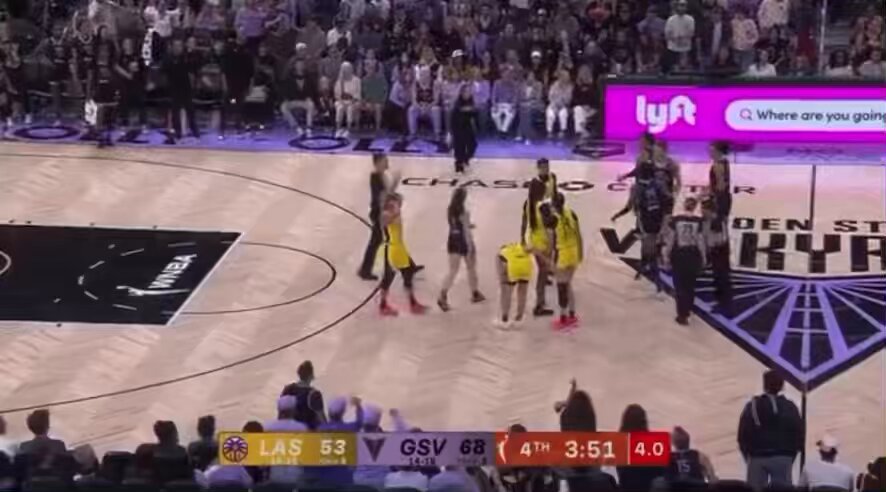 Stuff like this is why it’s hard for me to defend Kelsey Plum sometimes. She has these random moments where you’re just like—what was she thinking? She was playing terribly, and honestly, it felt like she was trying to get herself ejected.