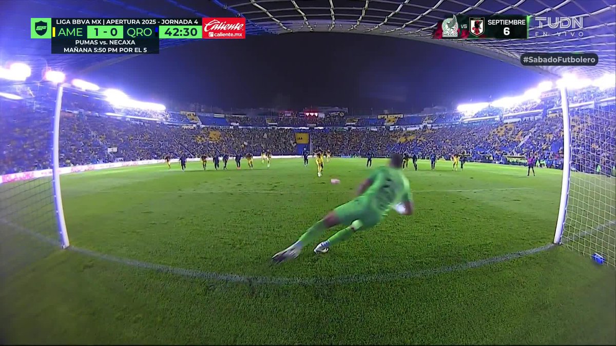 🧤¡ATAJADÓN! Allison vuela y detiene el potente penal de Henry Martín 💥 #SabadoFutbolero
