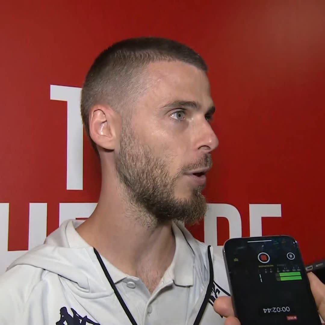 "Always grateful for this club" ❤️ David de Gea on the "emotion" of returning to Old Trafford and seeing his old manager Sir Alex Ferguson 🔴