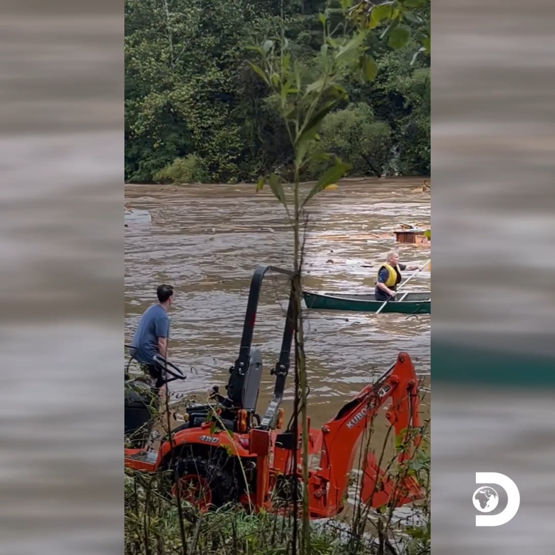 She's swept away by a flash flood 🌊 What happens next is heroic 🙌 Don't miss a new #InTheEyeOfTheStorm TONIGHT at 10P!