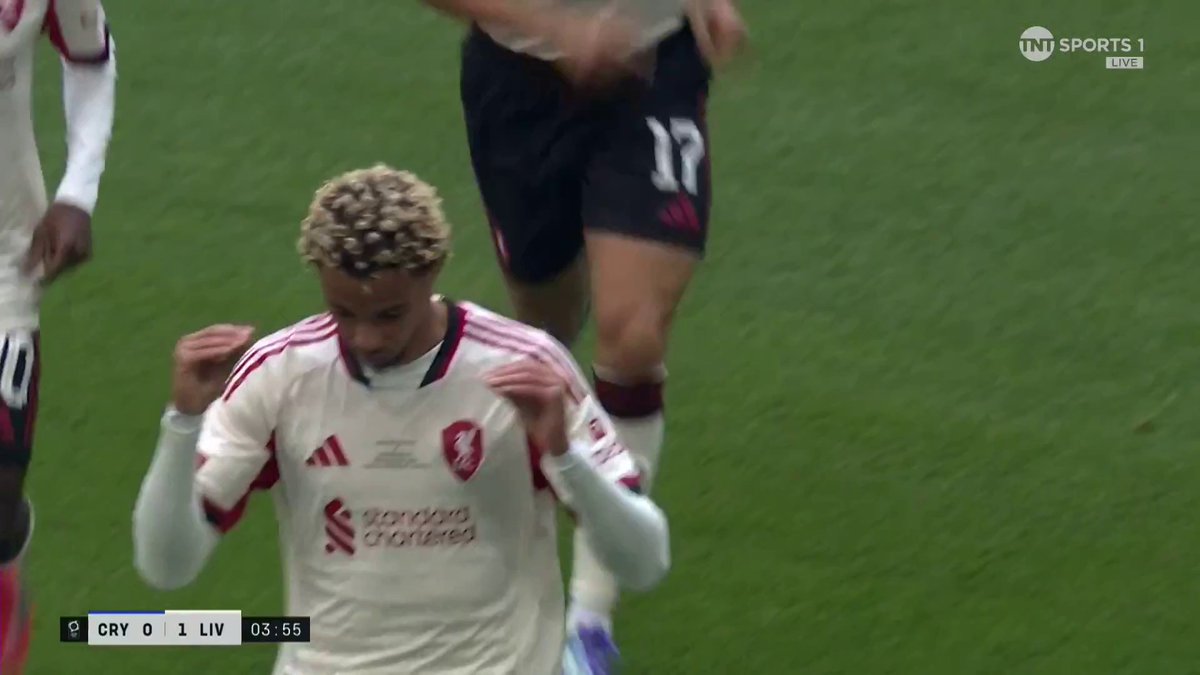 What an introduction by Hugo Ekitike 🤩 4 minutes is all it for the big Frenchman to make his mark, with a brilliant finish to put Liverpool ahead ⚽️ 📺 TNT Sports &amp; discovery+ UK