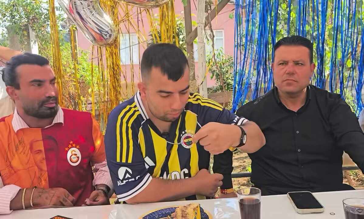 Kadıköy Boğası, Galatasaray'dan önce de Beşiktaş'ı tuttuğunu açıkladı. 😅