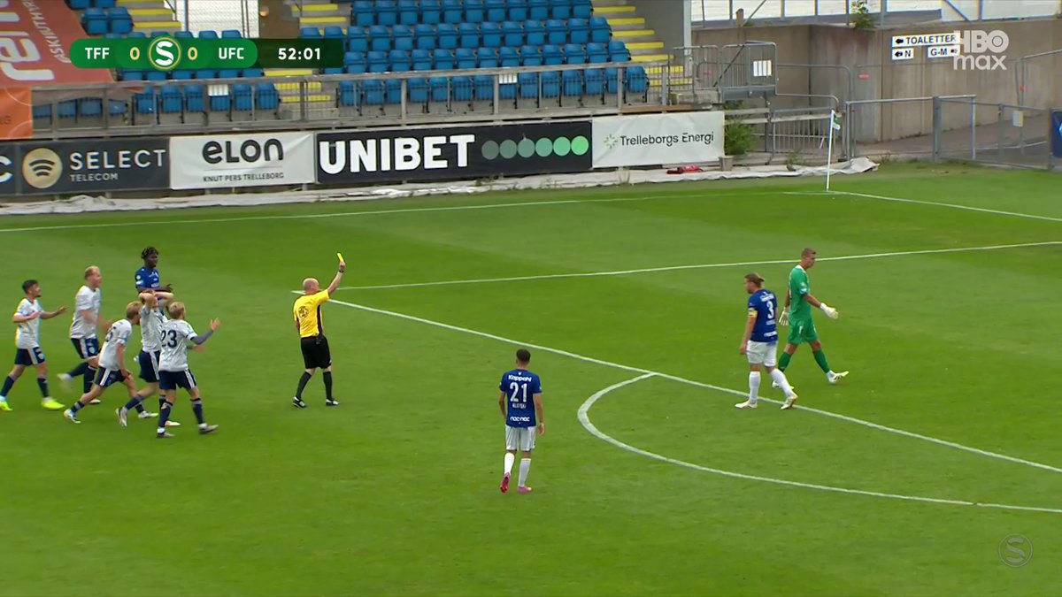 "Oj, oj, oj! Tar den med dubbla händer här!" 🎙️🧤 Trelleborgs målvakt Mathias Nilsson får först syna det gula kortet efter det här ingripandet utanför straffområdet. Domaren ändrar sig dock och delar ut det röda kortet istället. 📲 Se Superettan på HBO Max