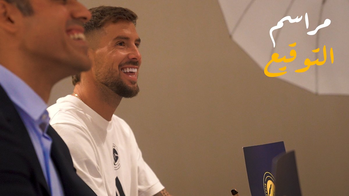 كواليس توقيع عقد نجمنا الإسباني الجديد إينيجو مارتينيز ✍️ و رسالته لجماهير النصر 💛 و شخصٌ ما يُباغت مراسم التوقيع 👀