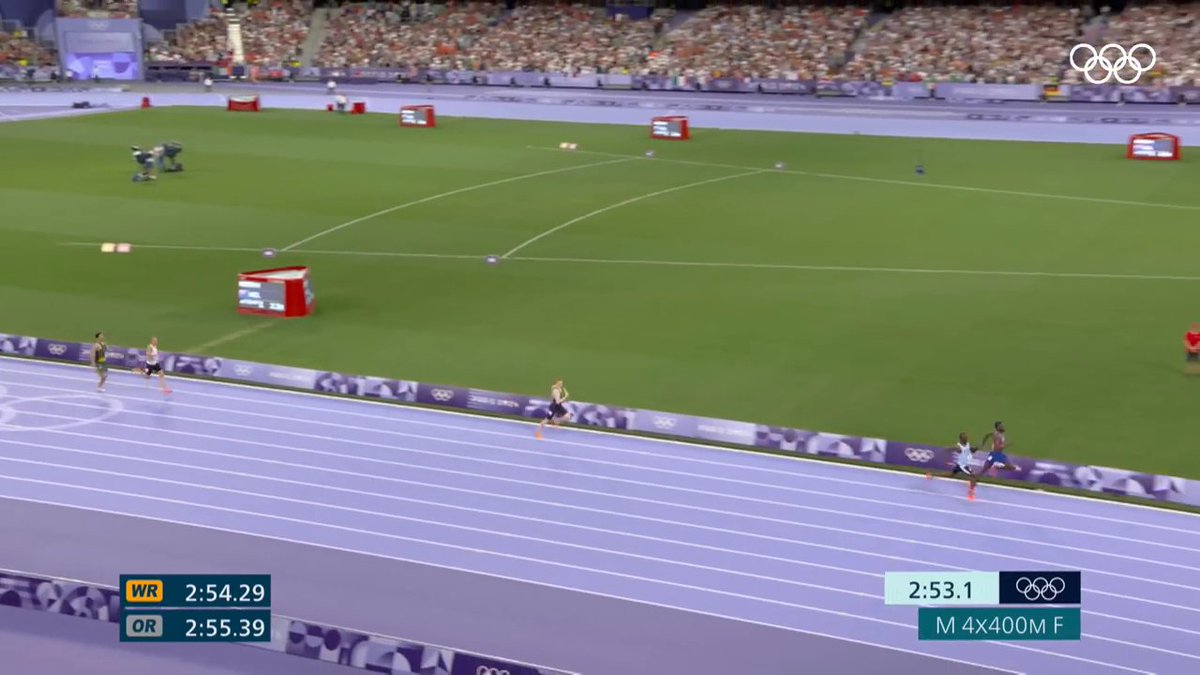 August 10th 2024: 🇺🇸Rai Benjamin splits 43.13 to beat 🇧🇼Letsile Tebogo on the anchor for Olympic gold! 2:54.43 = Olympic record and the second-fastest 4x400m time in world history