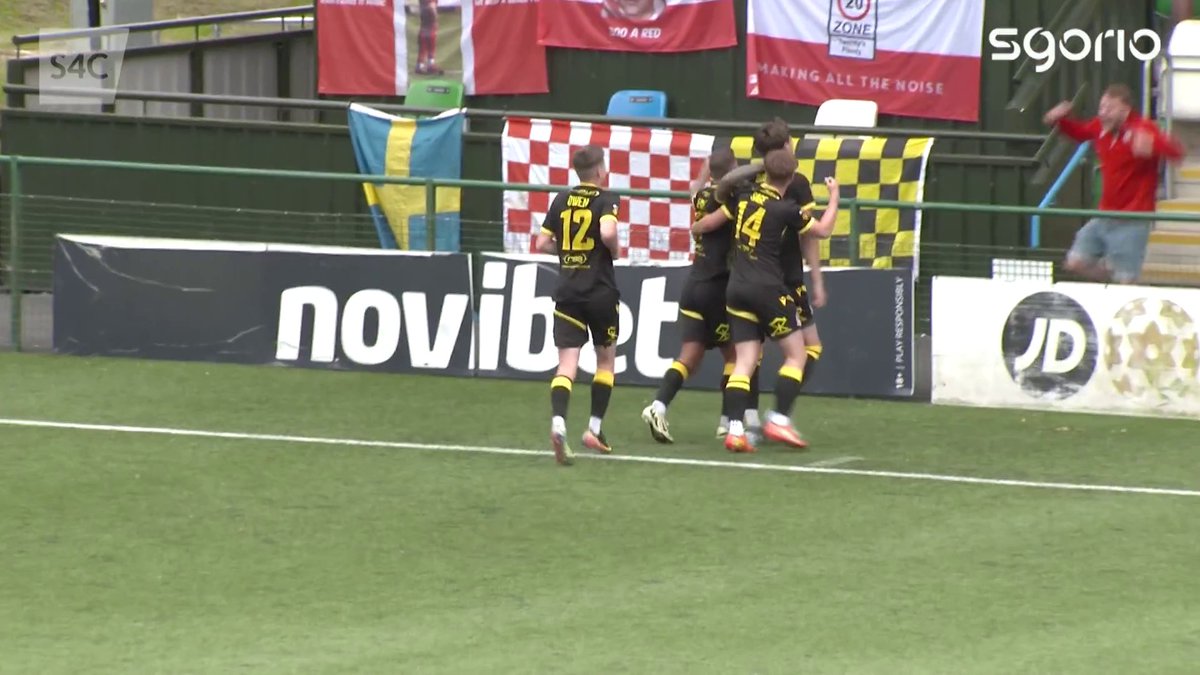 Llansawel yn taro trydedd 😍🔴 Briton Ferry have another against the champions! Ruben Davies smashes in his second to make it 3-0 🔥 #JDCymruPremier