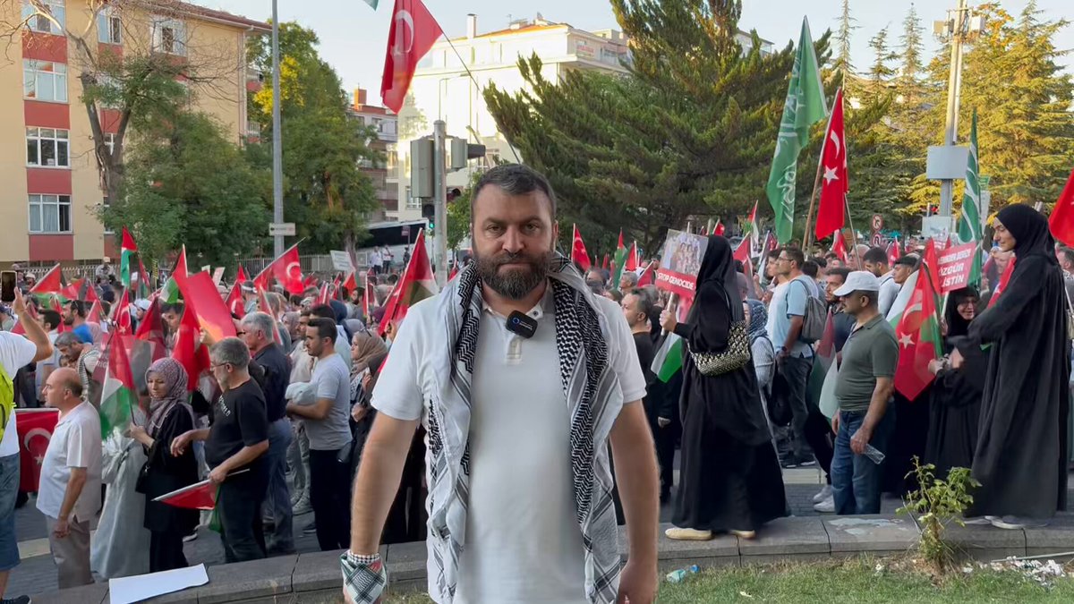 Millet Meclisi’ne yürüyor. Türkiye’nin dört bir yanından Ankara’da bir araya gelen on binlerce Filistin dostu, TBMM’ye doğru harekete geçti.
