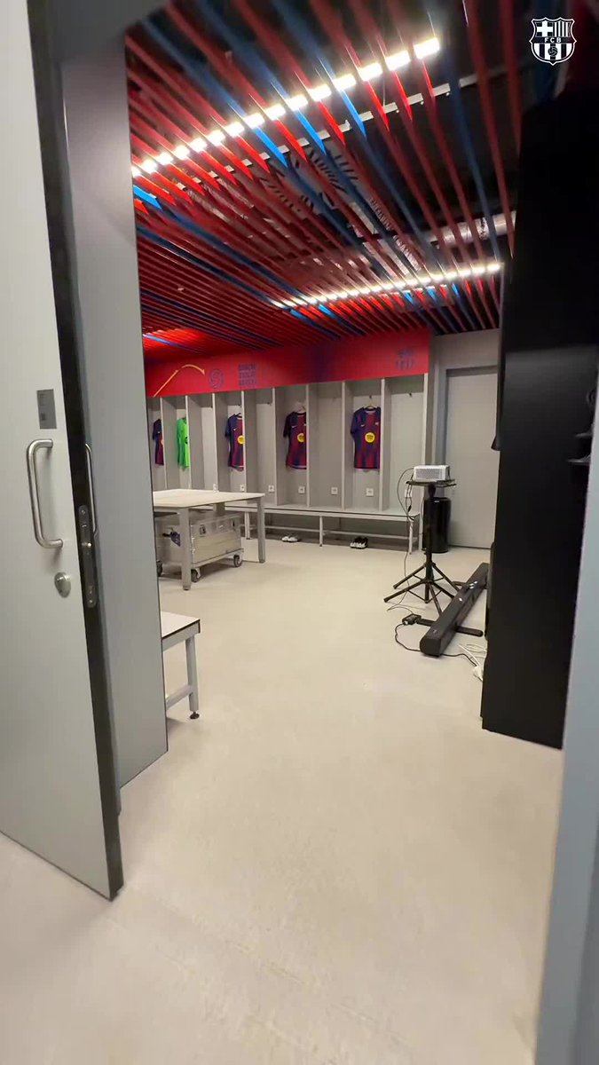 Our dressing room #BarçaComo