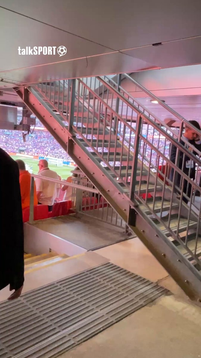 🔴 #LFC players look gutted as they climb the Wembley steps following their Community Shield loss to Crystal Palace.