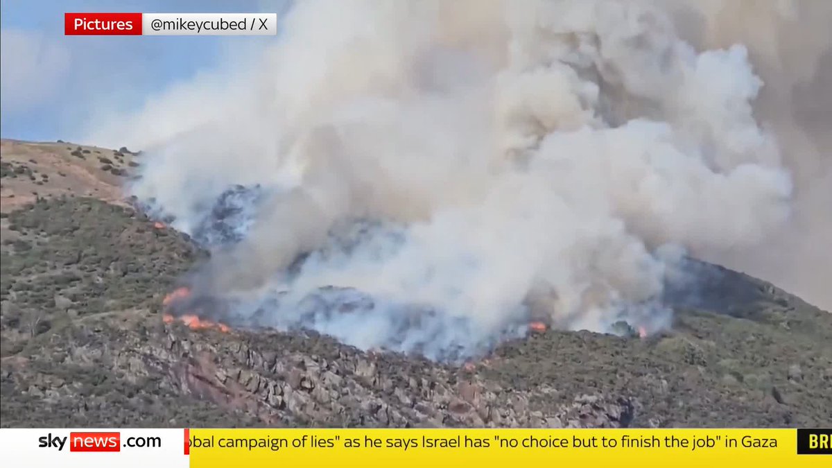 Scottish fire and rescue services are responding to a huge wildfire at Arthur's Seat in Edinburgh. Sky's @JonathanSamuels has the latest ⬇️ Read more 🔗 📺 Sky 501, Virgin 602, Freeview 233 and YouTube