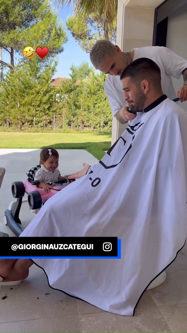 🤗 ¿Qué hay mejor que la sonrisa de un pequeño? 😂 El momentazo de Ilia Topuria junto a su hija