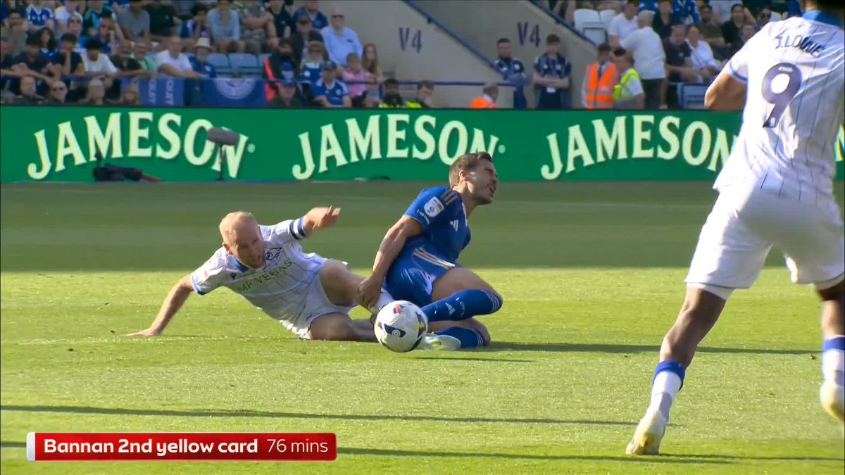 🗣️ "I think it's harsh..." 🗣️ "Can the ref just leave that?" Ryan Lowe and Jobi McAnuff debate Barry Bannan’s red card 🟥