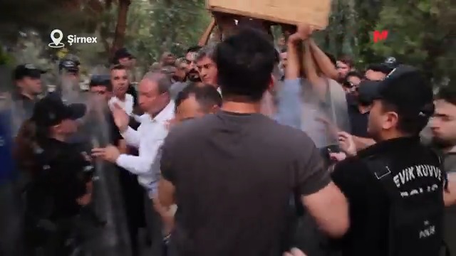 Herekol'da 8 yıl önce çıkan bir çatışmada yaşamını yitiren HPG’li Ferhat TÜnç, tüm engelleme girişimlerine rağmen memleketi Cizîr'de yüzlerce kişi tarafından "Şehîd namirin" sloganları ile toprağa verildi