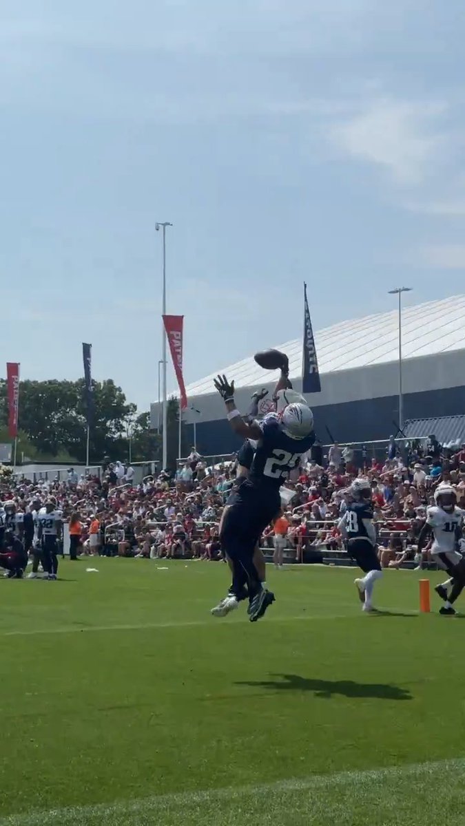 Go up and get it Efton Chism III 😳