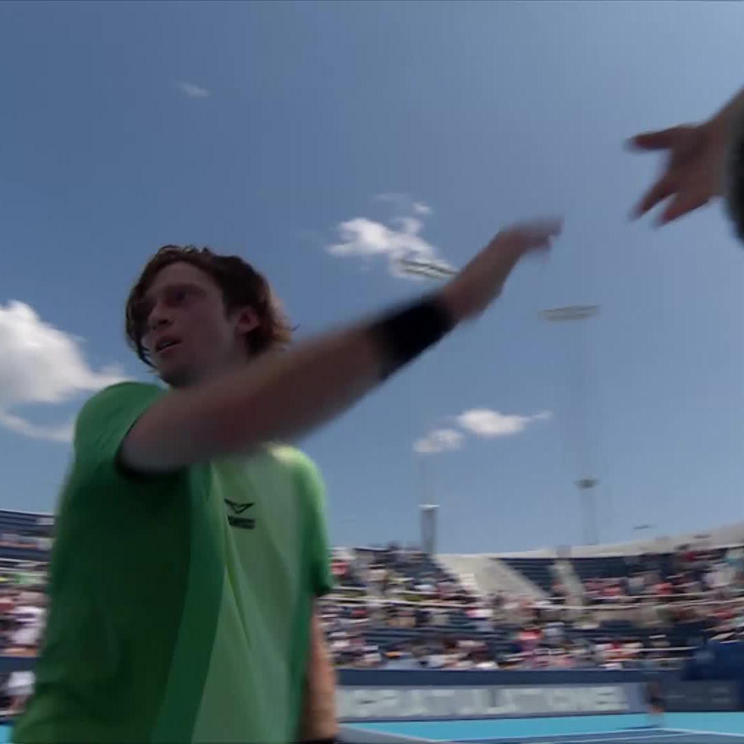 Andrey's revenge 😜 2021 finalist Andrey Rublev flips the script on Learner Tien, 7-6 6-3. #CincyTennis