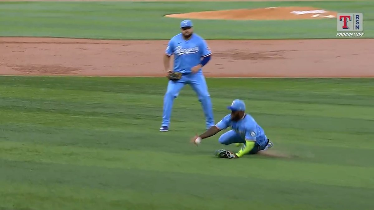 How did Adolis García stick with this baseball?!?!