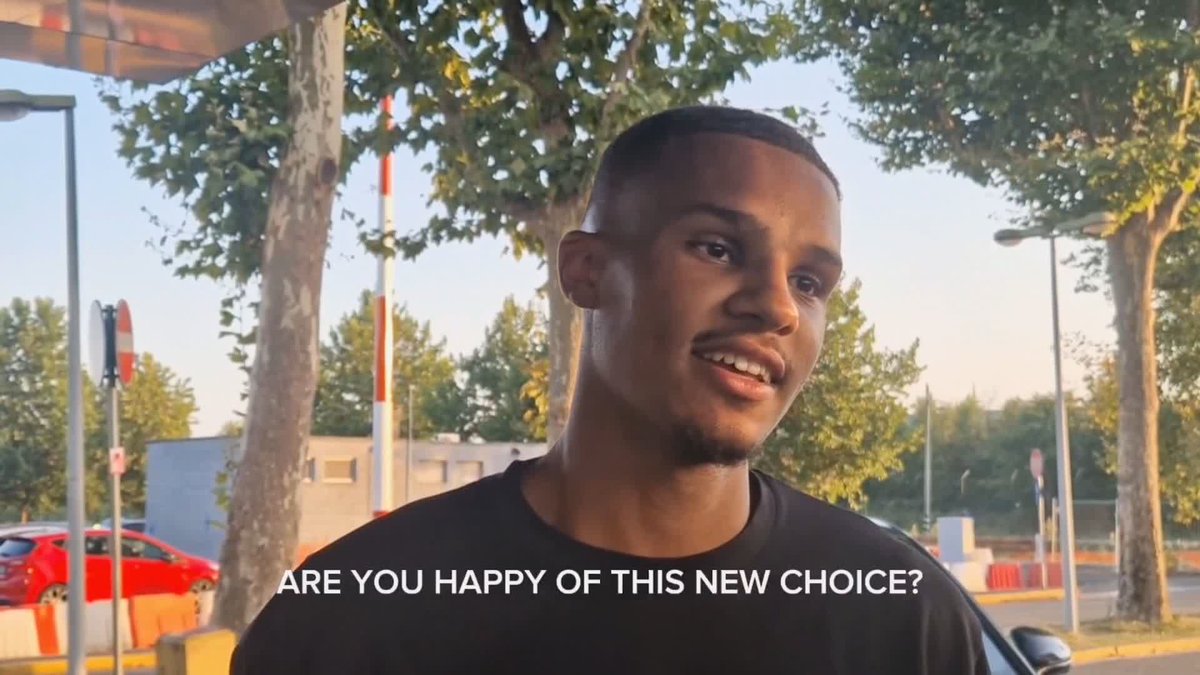 "Yes I'm very happy but it has been a pleasure to play for AC Milan" ⚽️ Malick Thiaw speaks to Sky in Italy at an airport in Milan, ahead of travelling to Newcastle to finalise his move to the Premier League 💼 [📹 Sky in Italy/Luca Bendoni ]