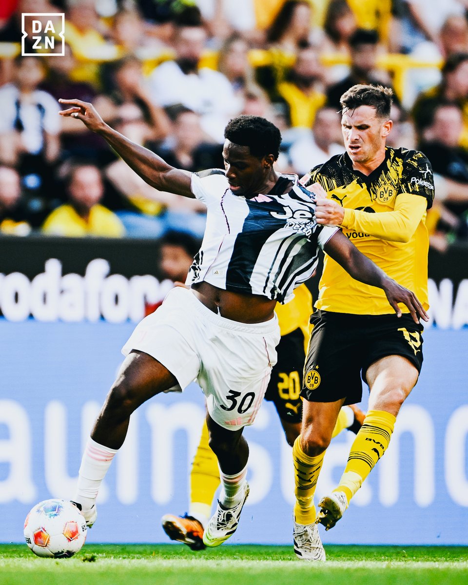 Jonathan David versione bulldozer 🚜 Percussione di pura forza dell'attaccante della Juventus 💪⚪⚫ #David #Juventus #DAZN
