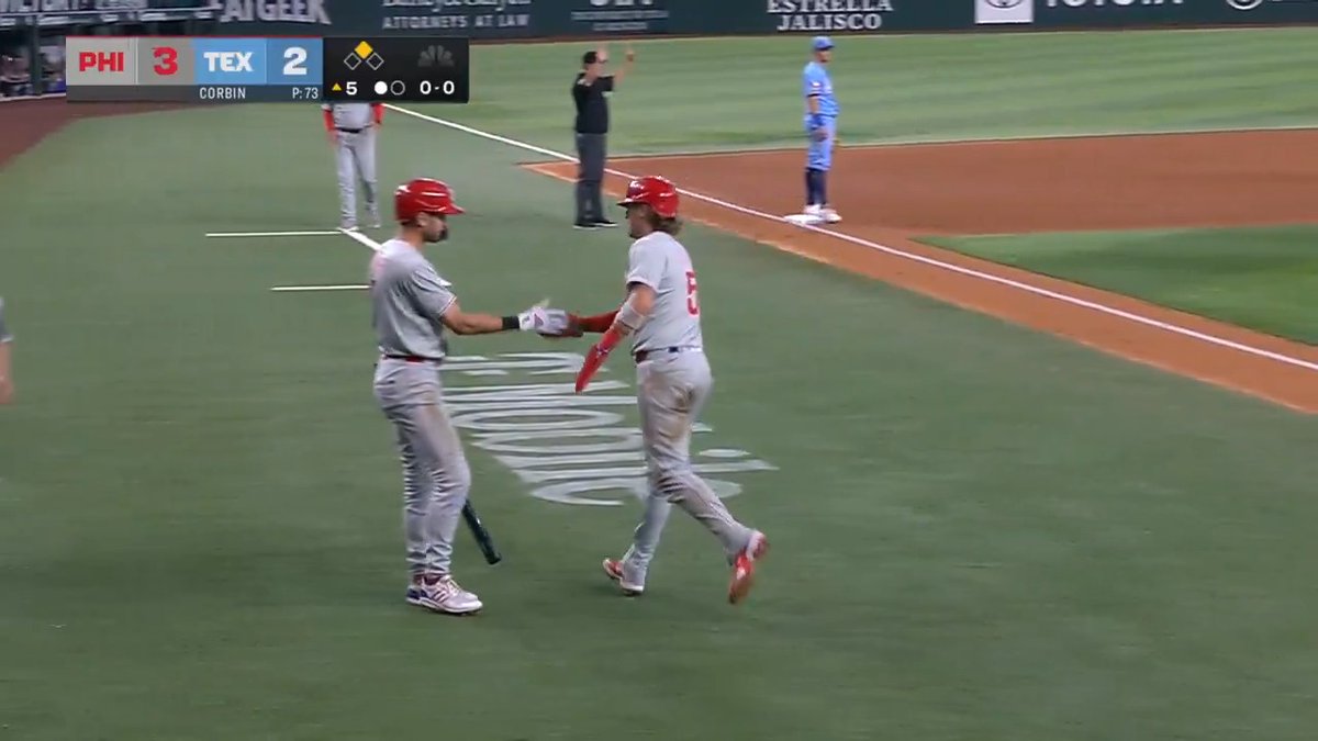 Phils take the lead!