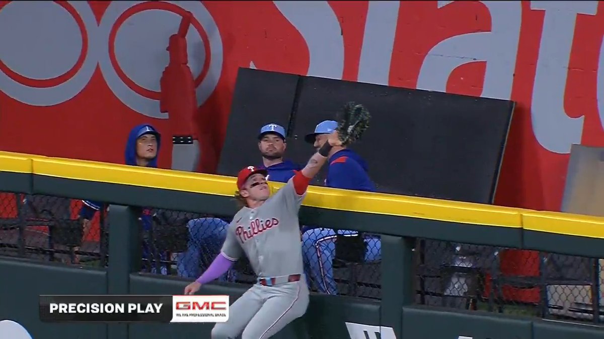 Harrison Bader made this home run robbery look so casual! 🤯