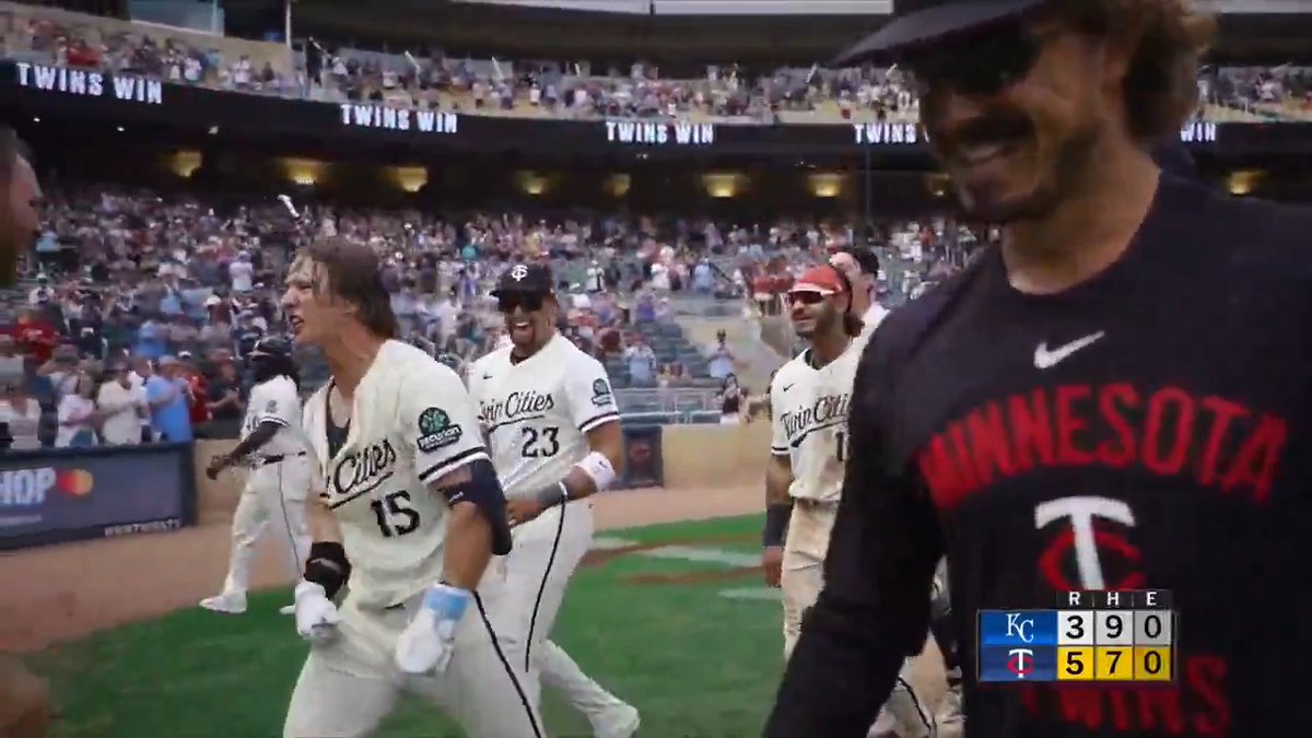 Luke Keaschall #WALKOFF homer! The Minnesota Twins win it in the 11th!