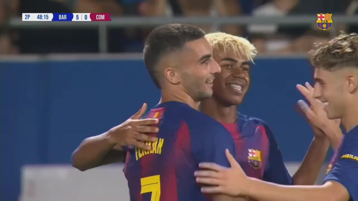 "Lamine Yamal" Porque Nicki Nicole fue a verlo jugar y el tipo está follando como un toro en el partido del Barcelona ante el Como en un amistoso. Es adicto al sexo, no para de follar el español hijo de re mil puta.