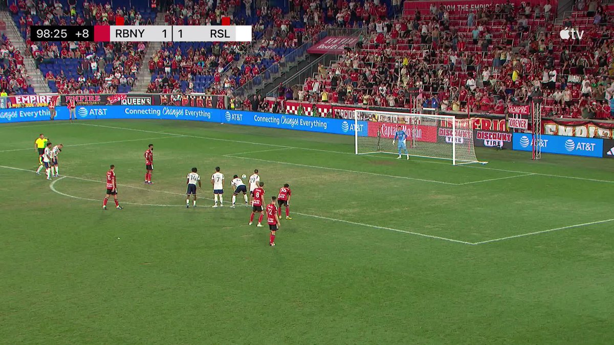 Choupo-Moting. From the spot. In stoppage time. 👀