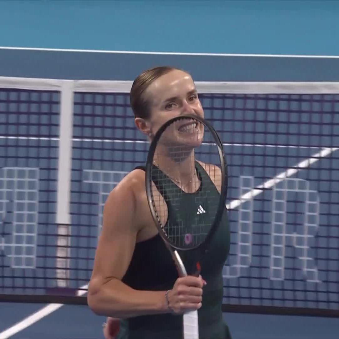 Elina Svitolina hits an INCREDIBLE drop shot against Barbora Krejcikova in Cincinnati. Elite defending + elite touch. The smile at the end says it all. 😅