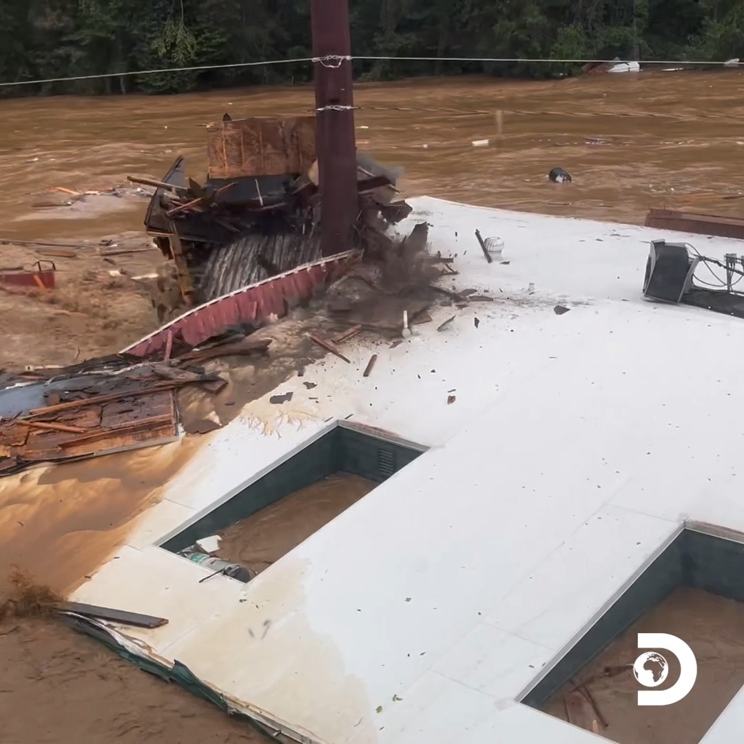 A rooftop floats down a raging flood until a pole rips it clean in half 💥 A new #InTheEyeOfTheStorm starts NOW on Discovery.