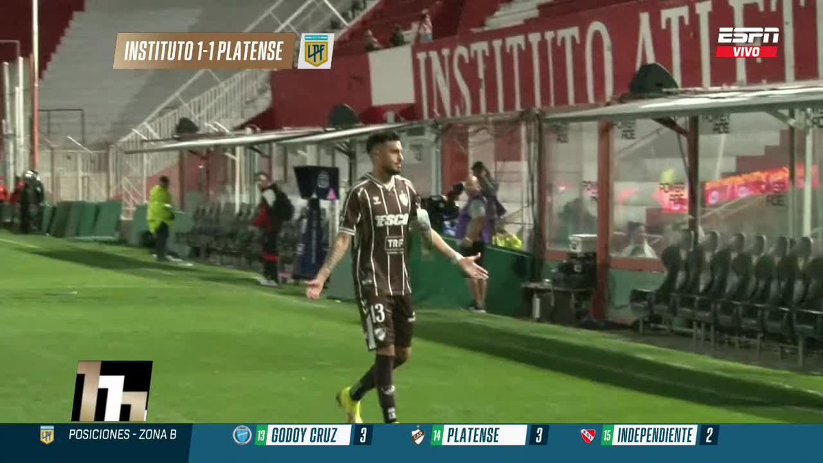 Nacho Vázquez le regaló un PARCHE PIRATA a la platea de Instituto luego del 1-1 de Platense en Alta Córdoba... 🔥🔥🔥 📺 #ESPNFútbol1 | #DisneyPlus Plan Premium