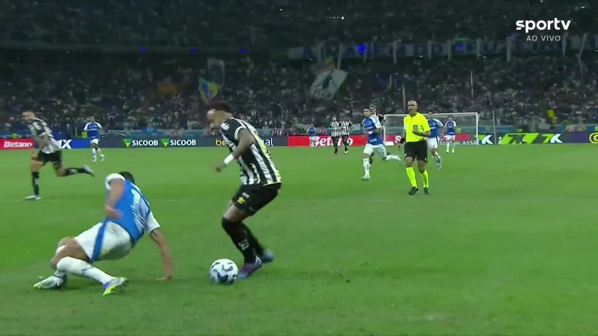 Denílson brinca com drible de Neymar em cima de Fabrício Bruno: "Ele sai cabisbaixo" 🤣