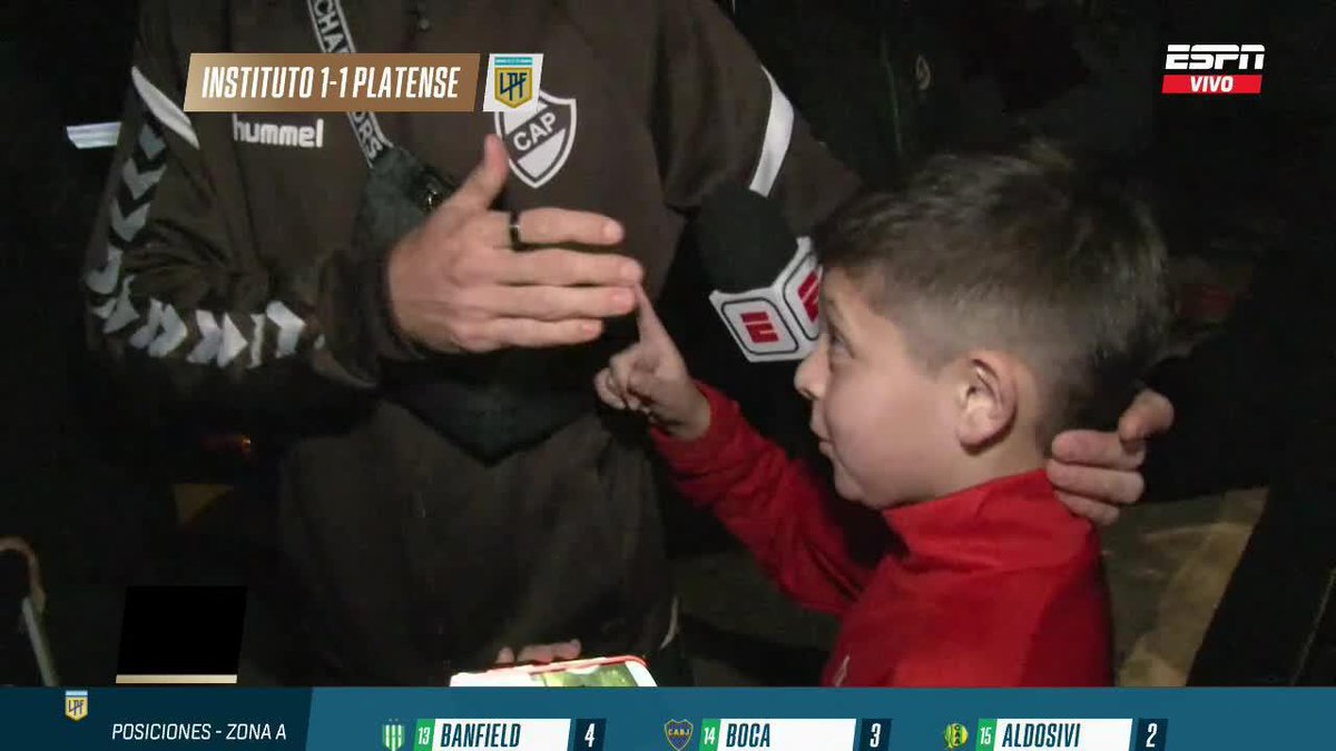 DESOPILANTE MOMENTO: ¡¡¡MAINERO Y SUS FALSAS PROMESAS!!! ATENCIÓN AL RECLAMO DE ESTE MINI HINCHA DE INSTITUTO CON EL JUGADOR DE PLATENSE. ▶️ Mirá #ESPNFútbol1 en el Plan Premium de #DisneyPlus