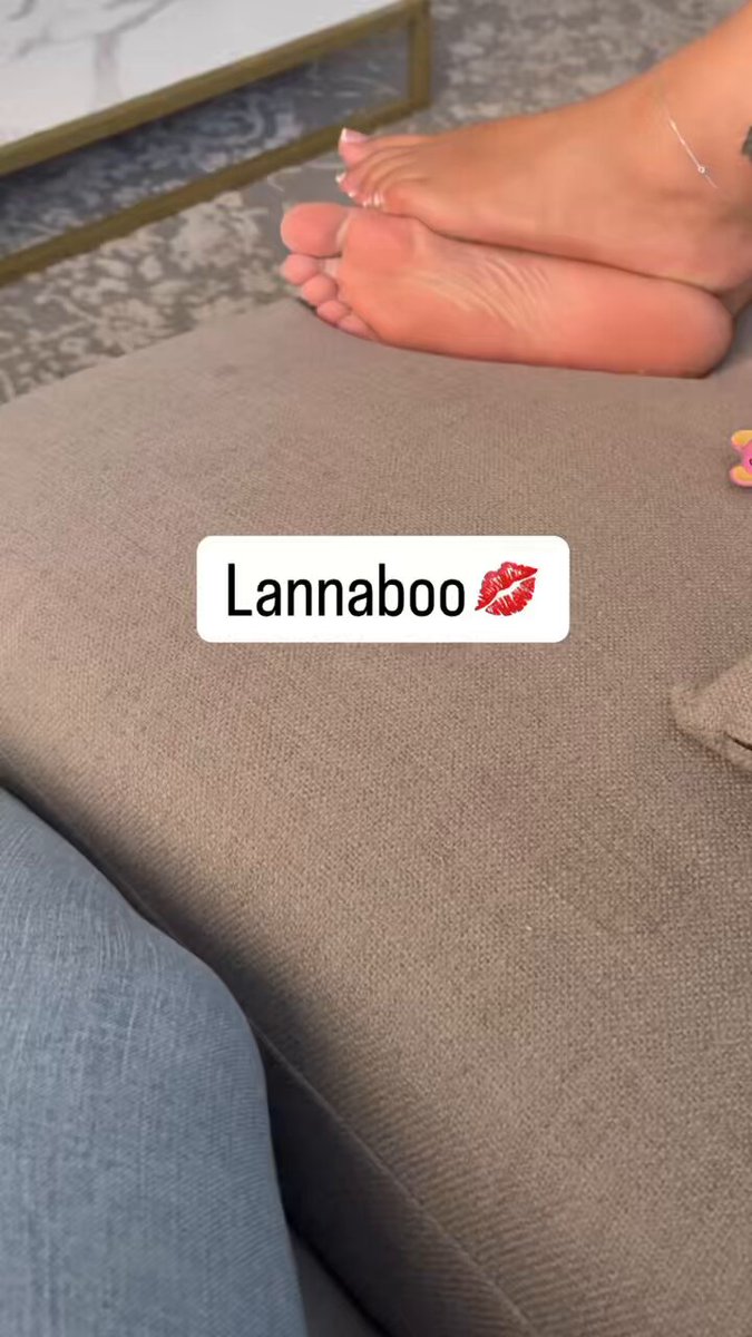 My man was kissing my bestie on the couch all day today and telling her how beautiful she is, I had to mute the sound because they were saying personal stuff. But yall im so jealous rn…. 🥺😓 #cuckquean #cuck #cucking #homewrecker #cheatingkink